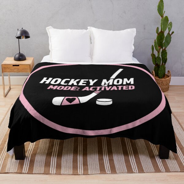 Artikelvorschau, Hockey-Mama-Modus: Aktiviert – Geschenk für Hockey-Mütter entworfen und verkauft von EpicSportsArt.