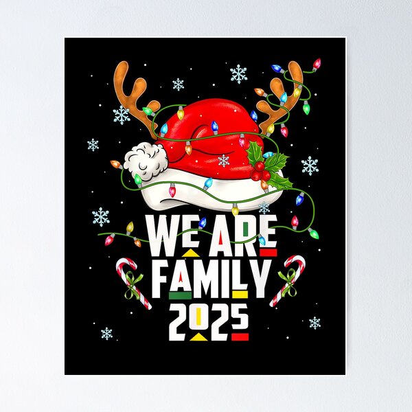 Artikelvorschau, Wir sind Familie 2025 Schwarzer Weihnachtsbaum Weihnachtsmann Pyjamas passend entworfen und verkauft von Slenaimpaa.