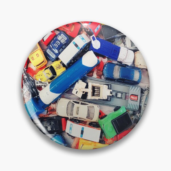 Artikelvorschau, Bunter Haufen Spielzeugautos – Nostalgisches Makrofotomuster entworfen und verkauft von SergioMiklos.