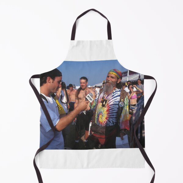 Artikelvorschau, Ein Konzertbesucher wird in Woodstock 99 interviewt – Foto entworfen und verkauft von ConcertImages.