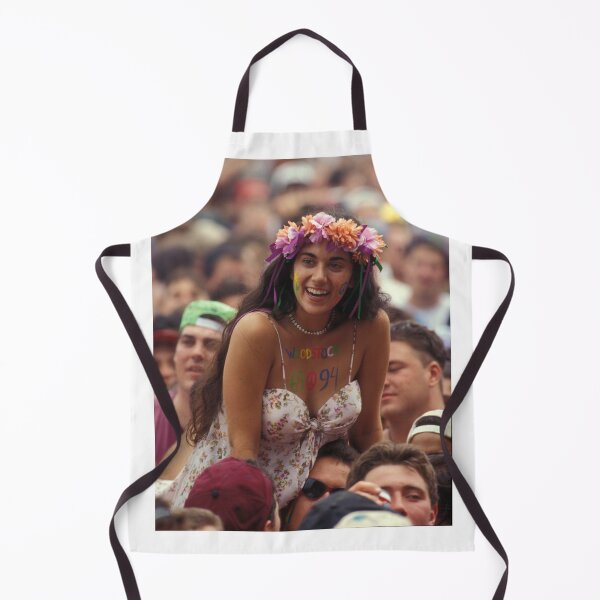 Artikelvorschau, Ein glücklicher Konzertfan auf einem Schultertop beim Woodstock 94 - Foto entworfen und verkauft von ConcertImages.