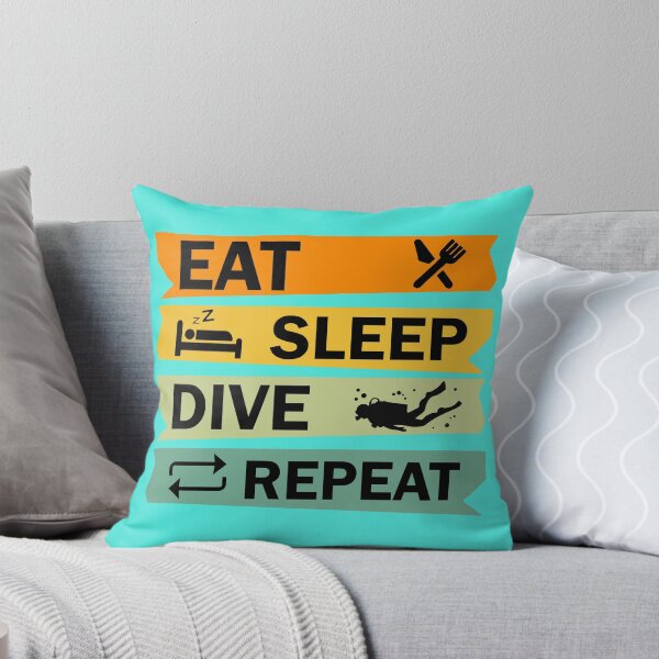 Aperçu de l'œuvre Manger, dormir, plonger, répéter. Citation amusante sur la plongée. Plongée sous-marine. Plongeur sous-marin. créée et vendue par DesignHouse07.