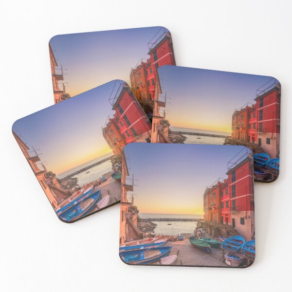 Aperçu de l'œuvre Village de Riomaggiore et bateaux au coucher du soleil. Cinque Terre, Italie créée et vendue par Stefano Orazzini.
