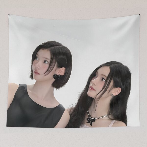 Artikelvorschau, Jiwoo und Yuha – „Pretty Please“ K-Pop Pastell entworfen und verkauft von Valereekmerch.