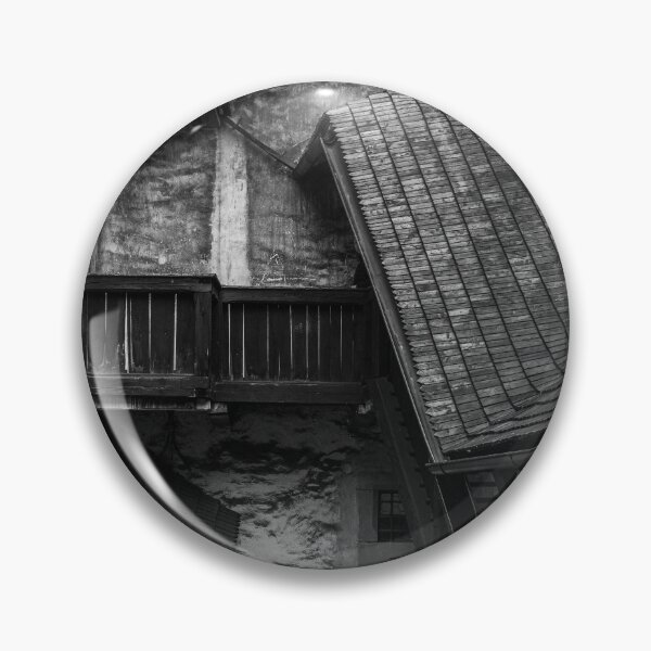 Artikelvorschau, Eine monochrome Studie der verborgenen Geometrie von Schloss Orava entworfen und verkauft von alicjamiekina.