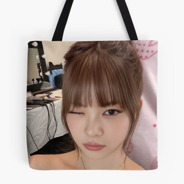 Artikelvorschau, LE SSERAFIM SPAGHETTI Eunchae Merch – Limitierte K-Pop-Bekleidung & Accessoires entworfen und verkauft von Valereekmerch.