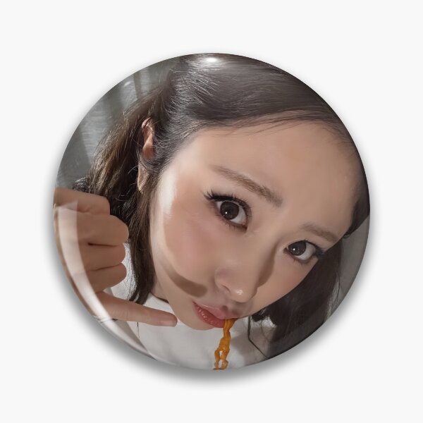 Artikelvorschau, LE SSERAFIM SPAGHETTI Yunjin Merch – Limitierte K-Pop-Bekleidung & Accessoires entworfen und verkauft von Valereekmerch.
