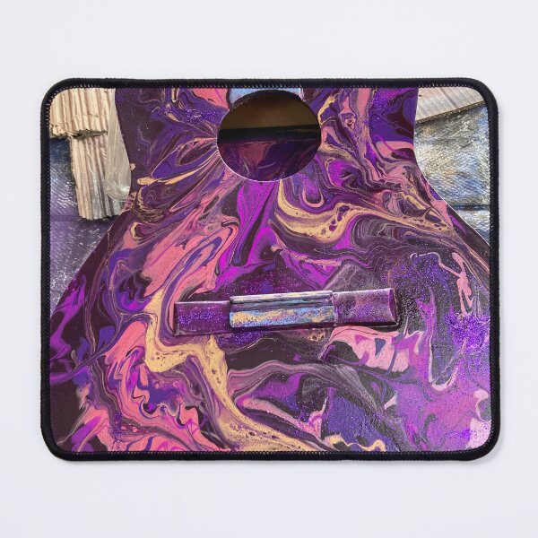 Artikelvorschau, Acryl-Pouring auf Gitarre entworfen und verkauft von Margaret Watkins.