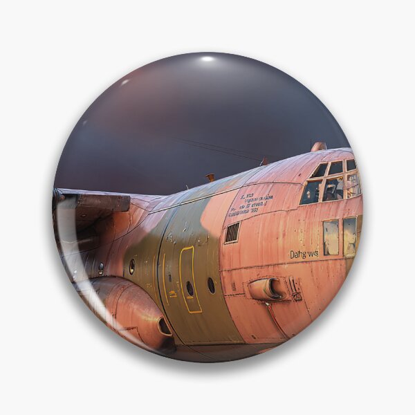 Artikelvorschau, Britische Lockheed Hercules C130 kehrt von der Operation zurück entworfen und verkauft von Skyframe Aviation.