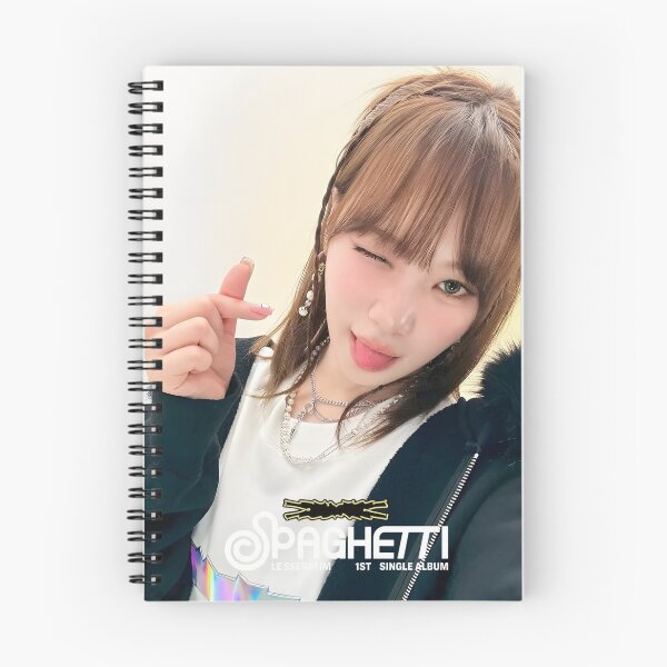 Artikelvorschau, LE SSERAFIM SPAGHETTI Chaewon Merch – Limitierte K-Pop-Bekleidung & Accessoires entworfen und verkauft von Valereekmerch.