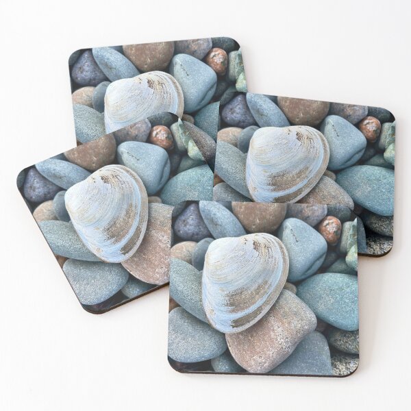 Aperçu de l'œuvre Beach Rocks créée et vendue par Kerri Ann McClellan.