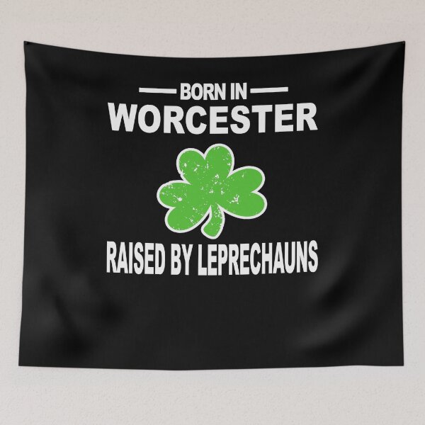 Aperçu de l'œuvre Chemise Worcester soulevée par des lutins St Paddys Shirt créée et vendue par shoppzee.
