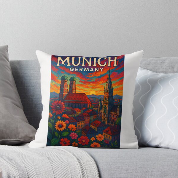 Artikelvorschau, Sonnenuntergang über der Frauenkirche und dem Marienplatz, München, Deutschland entworfen und verkauft von Places On Earth.