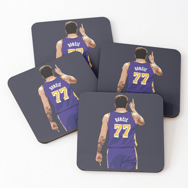 Aperçu de l'œuvre Luka Doncic Pointing Vector Back Purple Qiangy créée et vendue par qiangdade.