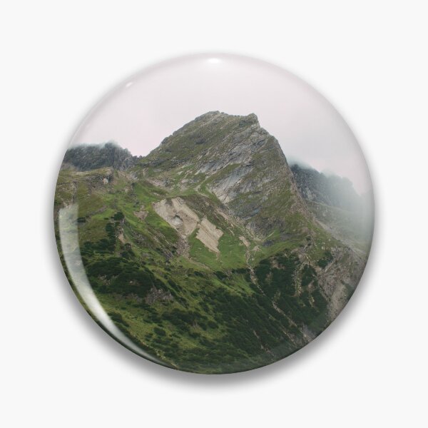 Artikelvorschau, Grünes Alpental mit Hüttenblick entworfen und verkauft von rhosbahu.
