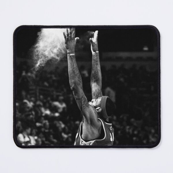 Artikelvorschau, LeBron James - Chalk Toss - Schwarz / Weiß - Gift for Basketball Fan entworfen und verkauft von AYA-Design.