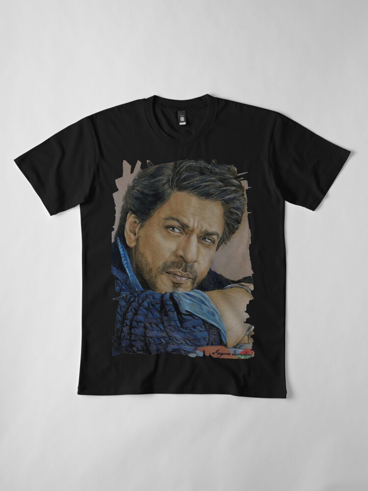srk in black t shirt