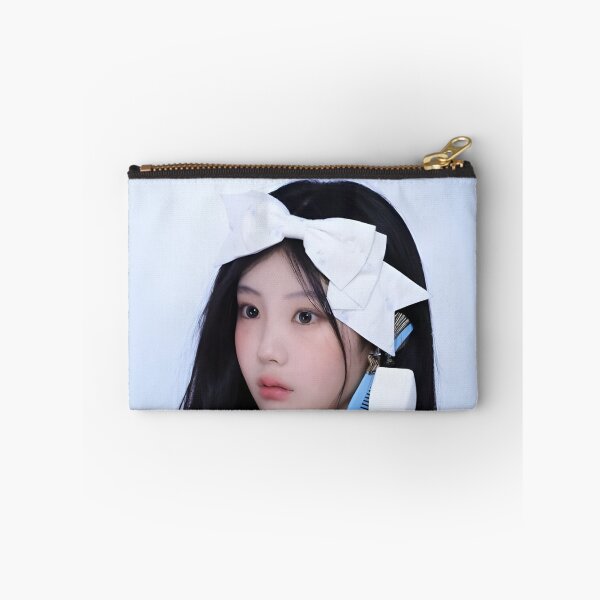 Aperçu de l'œuvre Wonhee — Badge minimaliste « Plus mignon » créée et vendue par Valereekmerch.