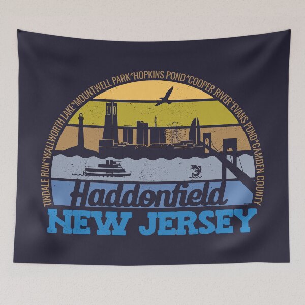 Artikelvorschau, Haddonfield, New Jersey – Logo im Retro-Vintage-Stil mit lokalem Stolz bei Sonnenuntergang entworfen und verkauft von CRHPOD20.