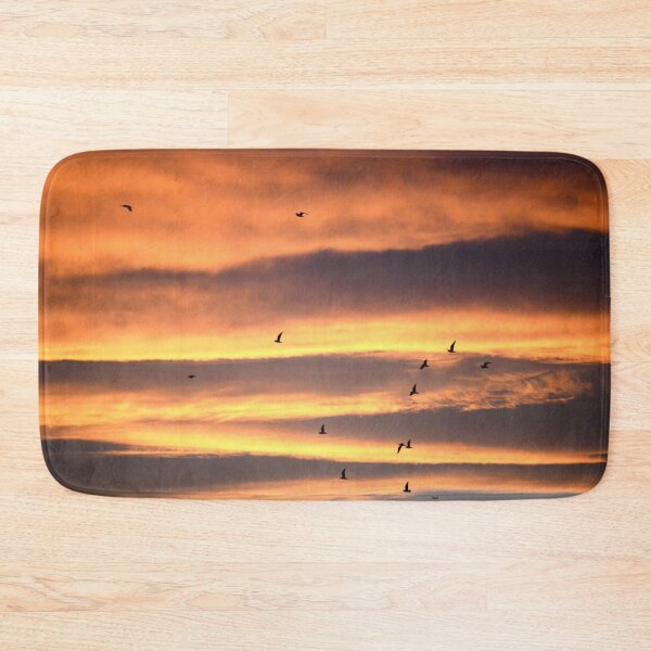 Artikelvorschau, Glühender Himmel – Tanz der Vögel & Sonnenuntergang / Swiss Artwork Photography entworfen und verkauft von Raphael Wolf.