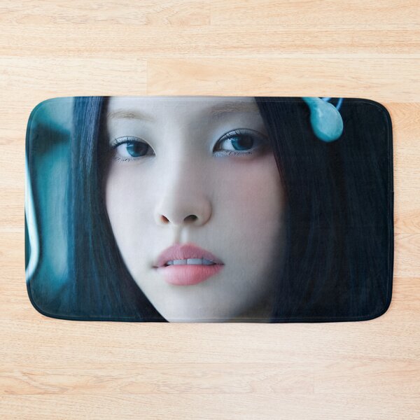 Artikelvorschau, Yunah NCNA Ära K-Pop Fotoästhetik | Inoffizielle Kunst für GLLIT-Fans entworfen und verkauft von Valereekmerch.