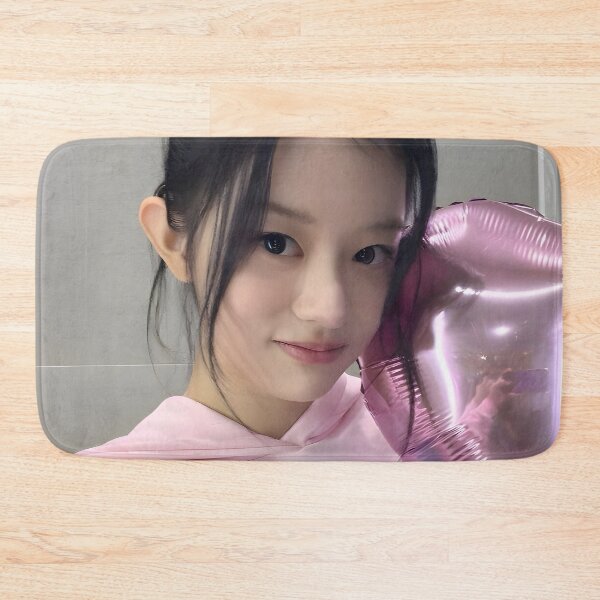 Artikelvorschau, Minju NCNA Ära K-Pop Fotoästhetik | Inoffizielle Fankunst für GLLIT entworfen und verkauft von Valereekmerch.