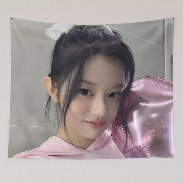 Aperçu de l'œuvre Minju NCNA Era K-Pop Photo Esthétique | Fan Art non officiel pour GLLIT créée et vendue par Valereekmerch.