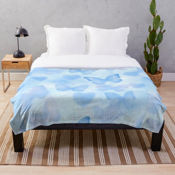 Aperçu de l'œuvre Motif aquarelle de papillons bleus éthérés créée et vendue par EtherealFlutter.