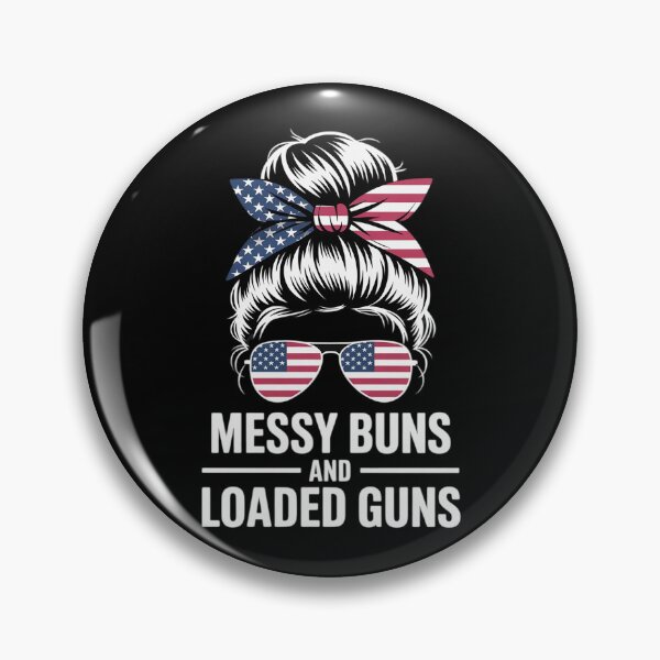 Artikelvorschau, Messy Bun und geladene Waffen, amerikanische Flagge, 4. Juli, Frauen entworfen und verkauft von RoyTill0Art.