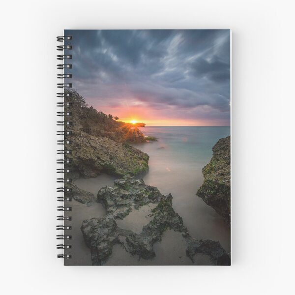 Aperçu de l'œuvre Coucher de soleil sur la face nord, paysage marin rocheux créée et vendue par Mariflowers.