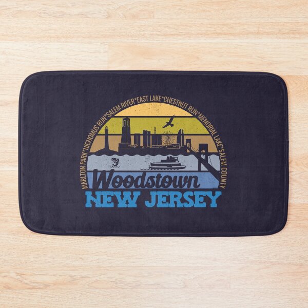 Artikelvorschau, Woodstown, New Jersey – Logo im Retro-Vintage-Stil mit lokalem Stolz bei Sonnenuntergang entworfen und verkauft von CRHPOD20.
