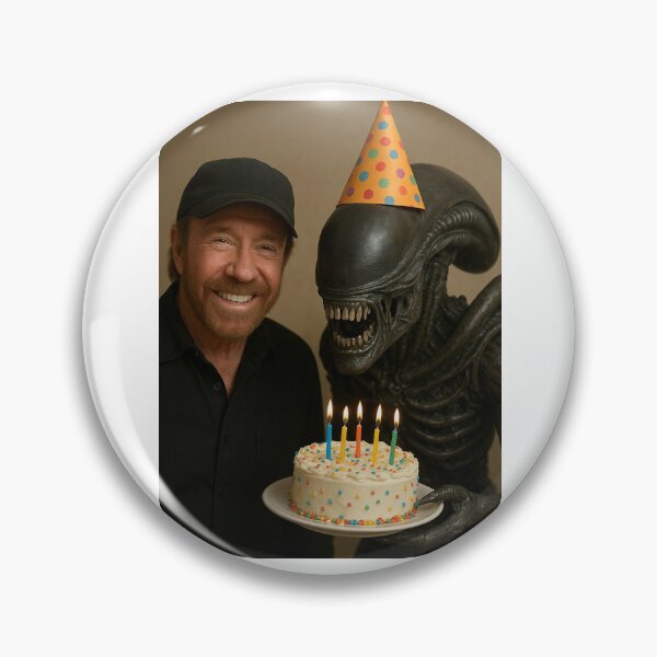 Aperçu de l'œuvre Chuck Norris Xénomorphe Terminator Alien Chapeau de fête Anniversaire Drôle Farce Mème Cadeau Étrange créée et vendue par CheeseBlueprint.