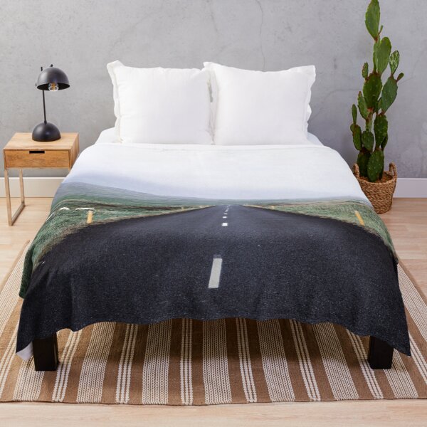 Artikelvorschau, Neblige Küstenstraßenlandschaft, minimalistische Reisefotografie entworfen und verkauft von MastaStore.