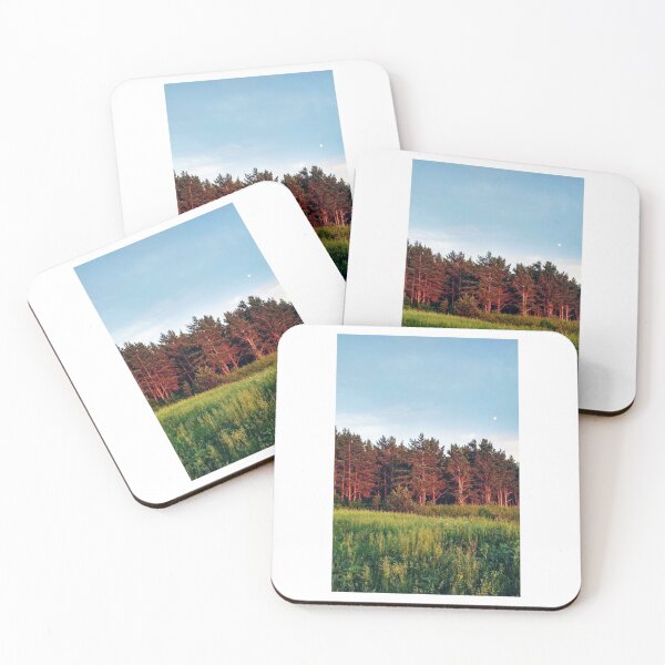 Artikelvorschau, Grünes Feld, rote Bäume, blauer Himmel – Fotoabzug entworfen und verkauft von Mother-Nature65.