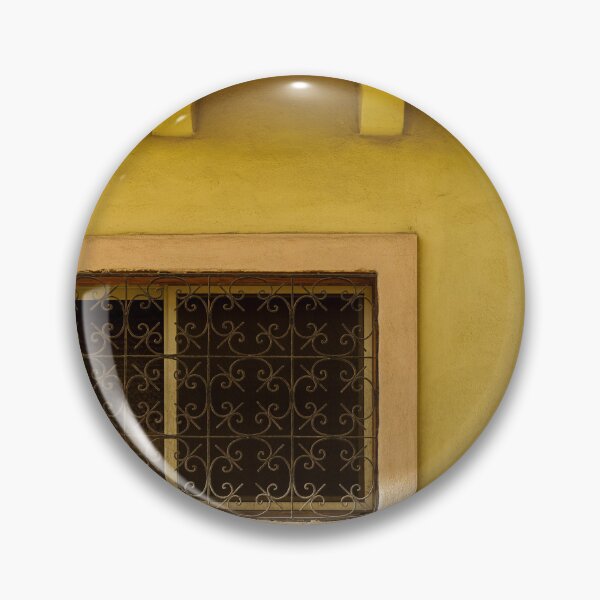 Artikelvorschau, Sonnengelbe Wand mit dekorativem Fenster und Eisengitter – Architektonisches Akzentstück entworfen und verkauft von Nmallia.