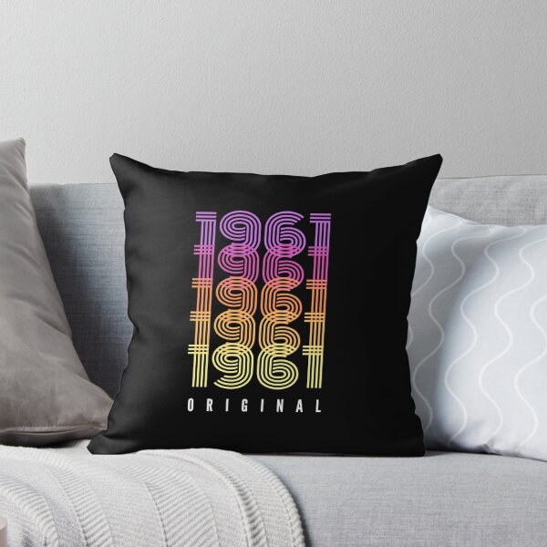 Aperçu de l'œuvre Né(e) en 1961 - Cadeau d'anniversaire 1961 - Original 1961 créée et vendue par DesignByLeo.
