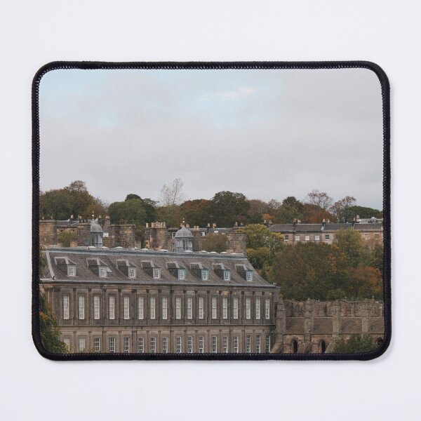 Artikelvorschau, Holyrood Palace mit herbstlicher Kulisse entworfen und verkauft von rhosbahu.