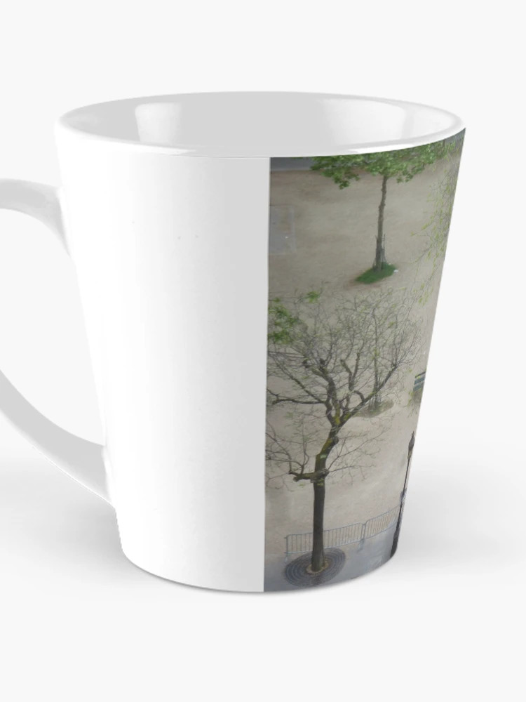 Aperçu 3 sur 4. Mug à café avec l'œuvre Looking Down From Arch de Triumph créée et vendue par Randy Sprout Fine Art.