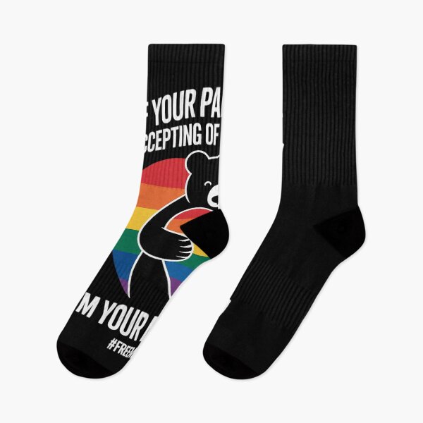 Aperçu de l'œuvre Parents acceptant « Je suis ta maman maintenant » Câlin d'ours LGBTQ Fierté gay créée et vendue par InspiredFoul.