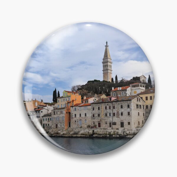 Artikelvorschau, Altstadt von Rovinj – Stadtbild an der Adriaküste entworfen und verkauft von FlybyVideo.