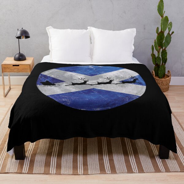 Artikelvorschau, Schottisches Weihnachtsmann-Schlitten-Design – Festliches Geschenk mit schottischer Flagge und Rentier-Schlitten entworfen und verkauft von Loom on the Loch.