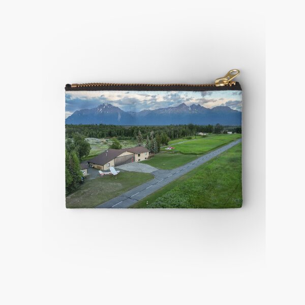 Artikelvorschau, Flugfeld Wasilla – Berglandschaft Alaskas entworfen und verkauft von FlybyVideo.