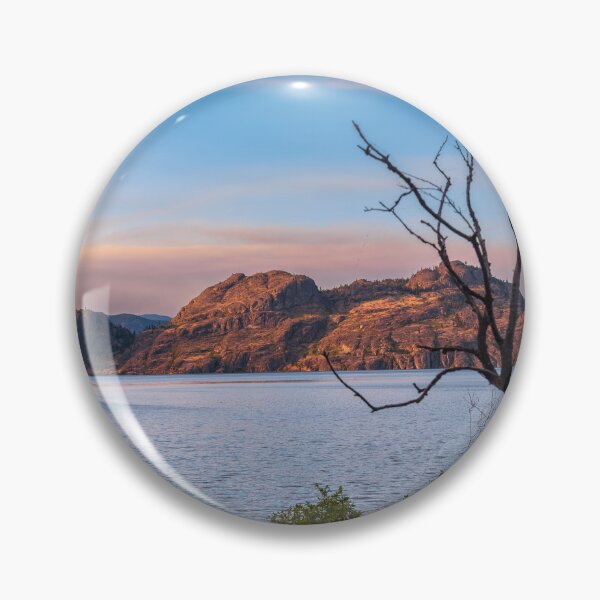 Artikelvorschau, Blick vom Okanagan Lake Provincial Park auf See und Berge bei Sonnenuntergang entworfen und verkauft von Amy Mitchell.