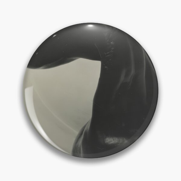 Artikelvorschau, Abstrakte Fotografie organischer Formen – Minimale monochrome Skulptur entworfen und verkauft von HaruniStudio.
