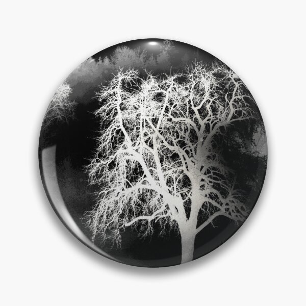 Artikelvorschau, Baum im Negativ – Zeitlose Waldstimmung / Swiss Artwork Photography entworfen und verkauft von Raphael Wolf.
