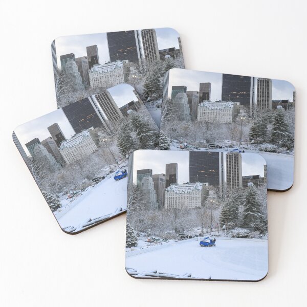 Artikelvorschau, Winterliche Szene auf der Eisbahn im Central Park entworfen und verkauft von Southern Cross Lifestyle .