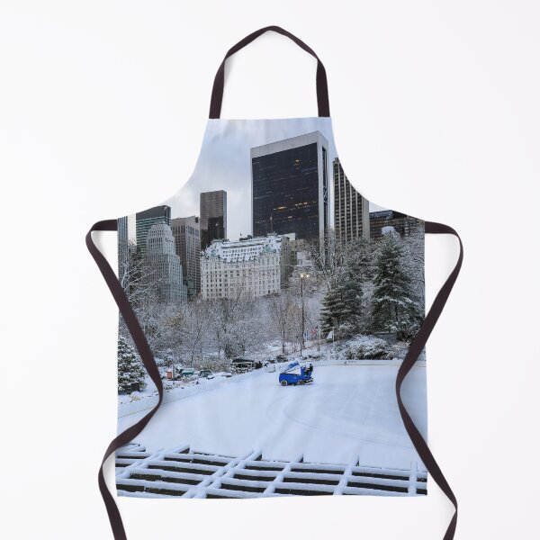 Artikelvorschau, Winterliche Szene auf der Eisbahn im Central Park entworfen und verkauft von Justin Mckinney.