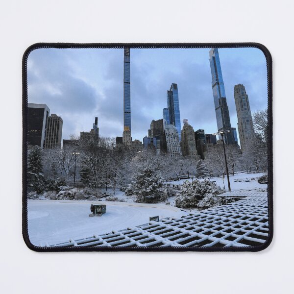 Artikelvorschau, Winterliche Szene auf der Eisbahn im Central Park entworfen und verkauft von Southern Cross Lifestyle .