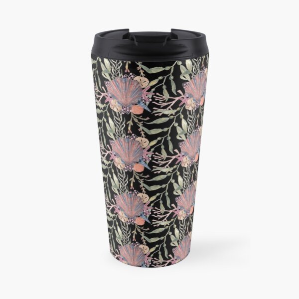 Scallop shell repeat on black Travel Mug