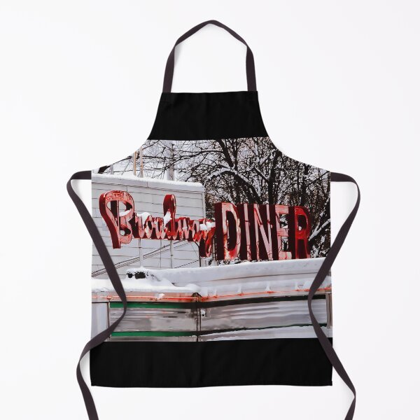 Artikelvorschau, Winterszene – Verschneite Innenstadt im Mittleren Westen mit Vintage-Diner-Schild – Gemütliche Winterstraßenfotografie entworfen und verkauft von aadventures.